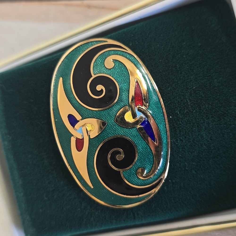 Vintage Gold-Tone Enamel Celtic Tara Pin Brooch In The Box